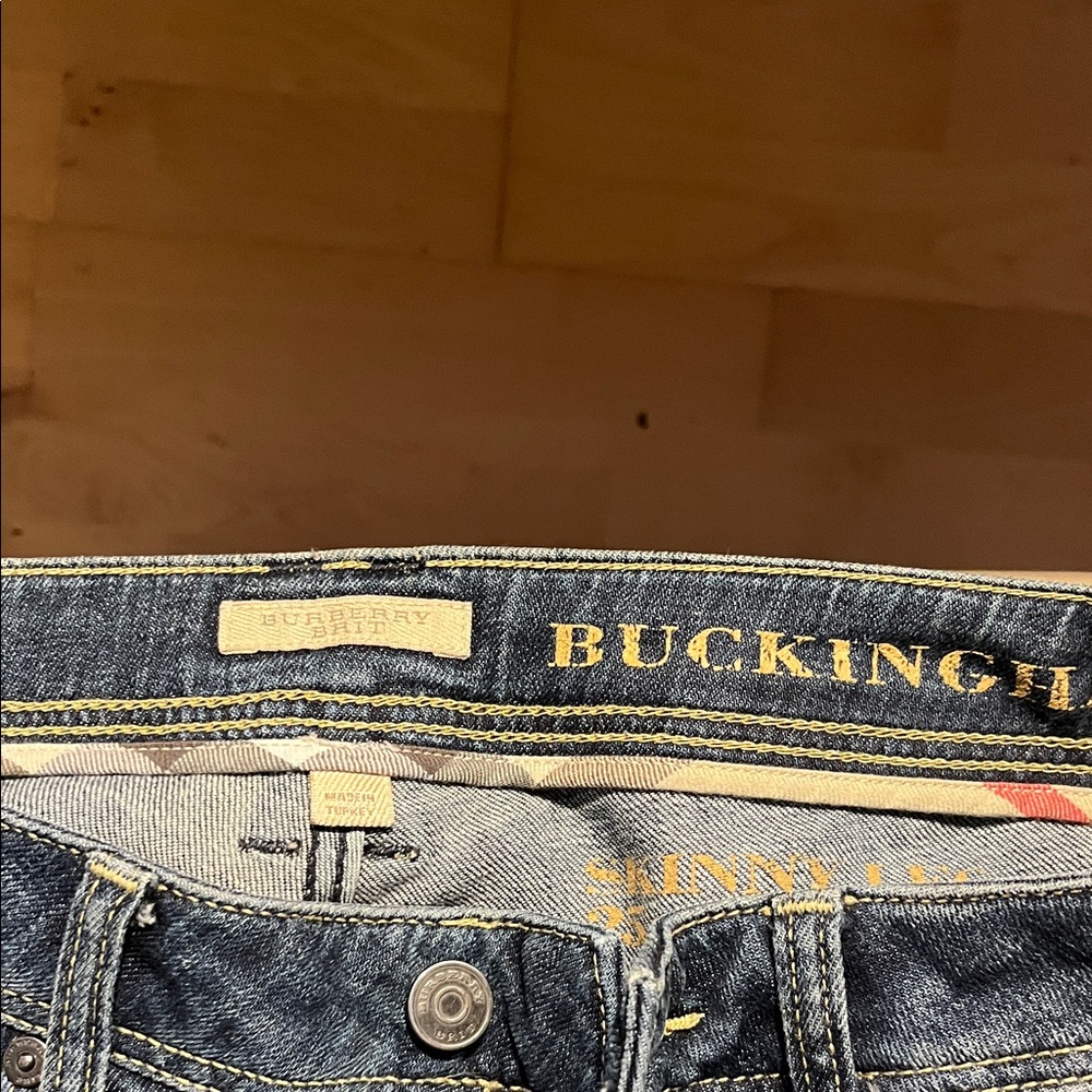 Burberry Capris - Picture 2 of 3